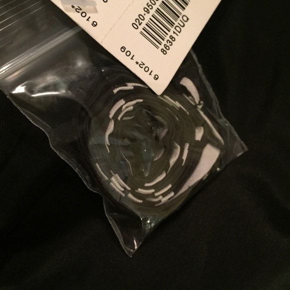 Harold’s Silk Strapless Black White Silk Flare includes detachable strap - Picture 8 of 10